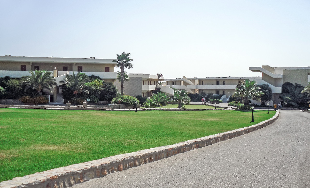 Hotel Kalithea Horizon Royal (Rhodos) - Hotelgebäude und Garten