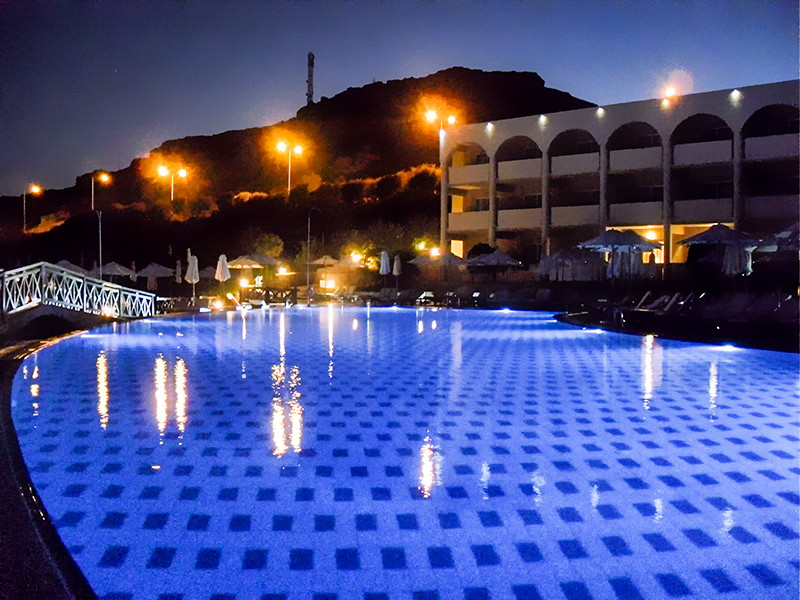 Hotel Kalithea Horizon Royal (Rhodos) - Pool bei Nacht
