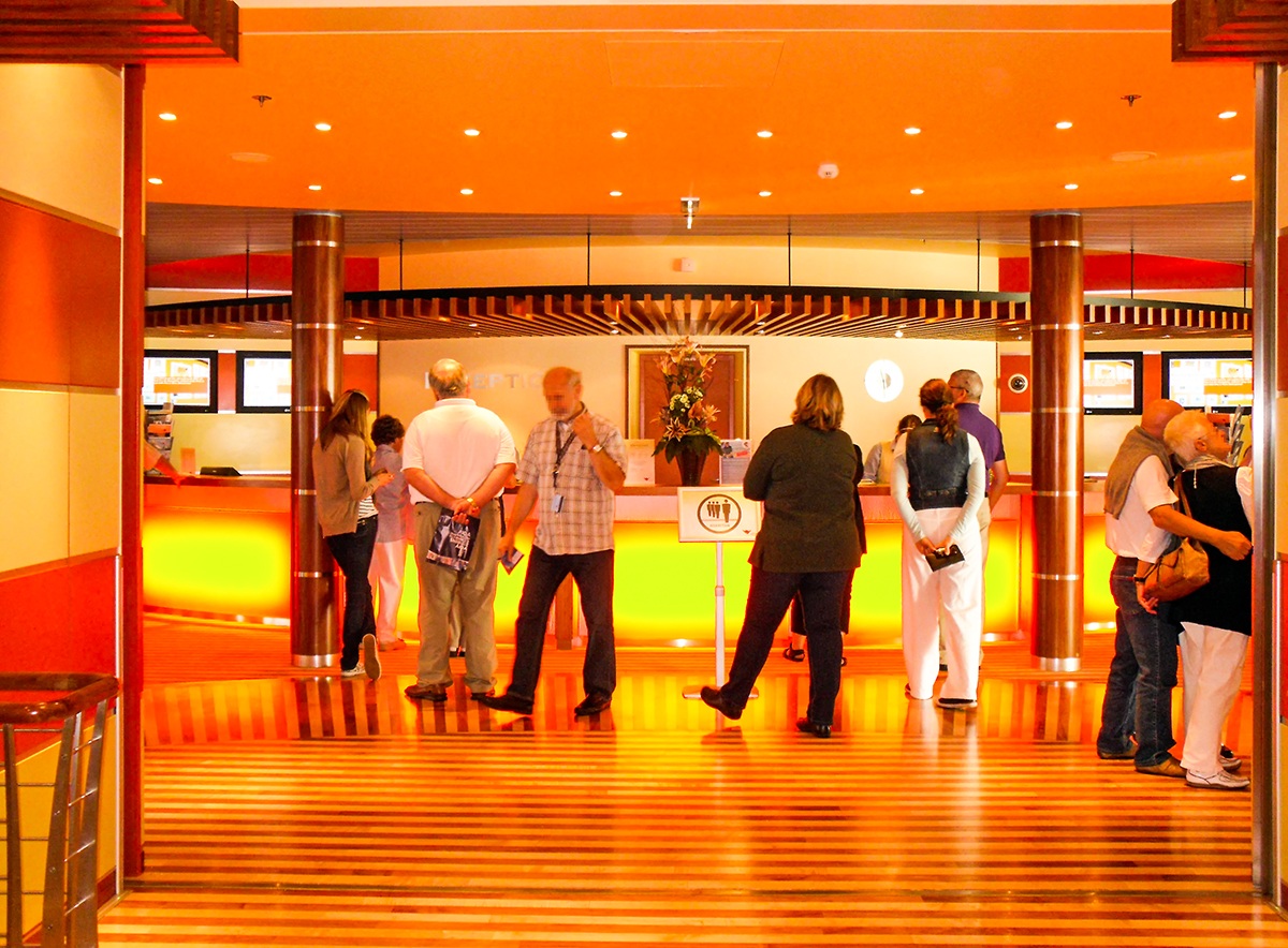 AIDAblu (AIDA Cruises) - Rezeption (Deck 5)