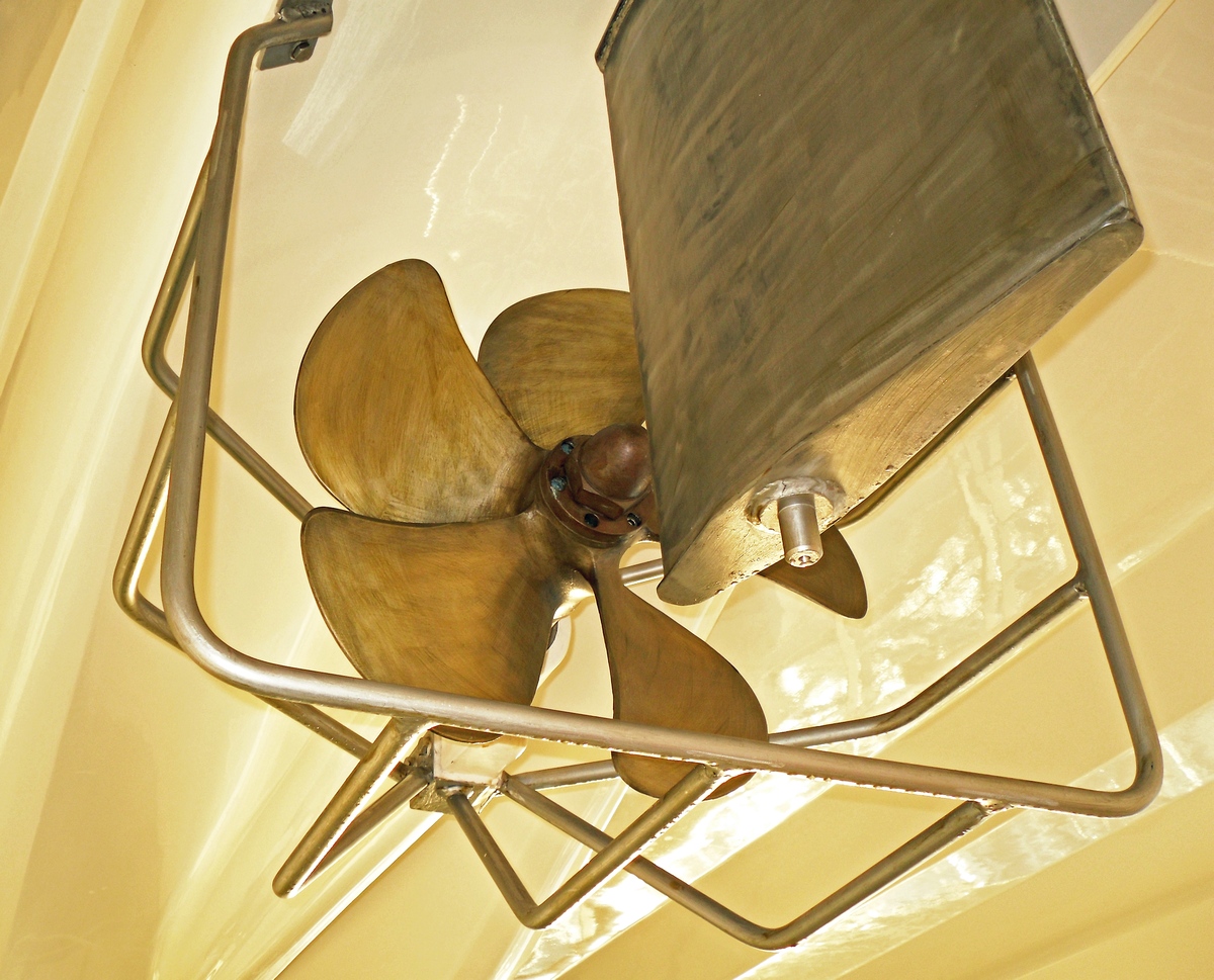 AIDAblu (AIDA Cruises) - Schiffschraube eines Tenderbootes