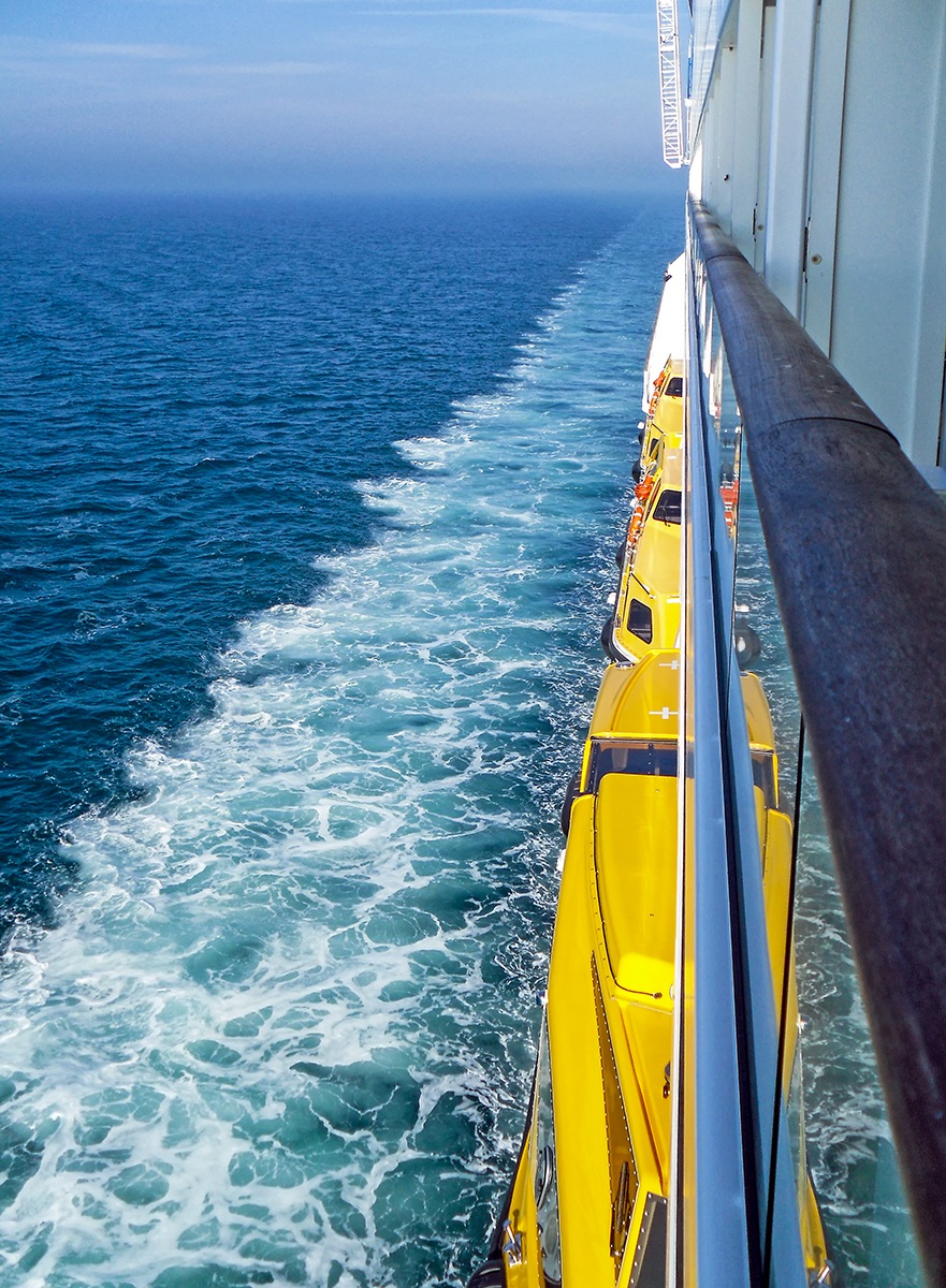 AIDAblu (AIDA Cruises) - Ausblick aus Balkonkabine 8140