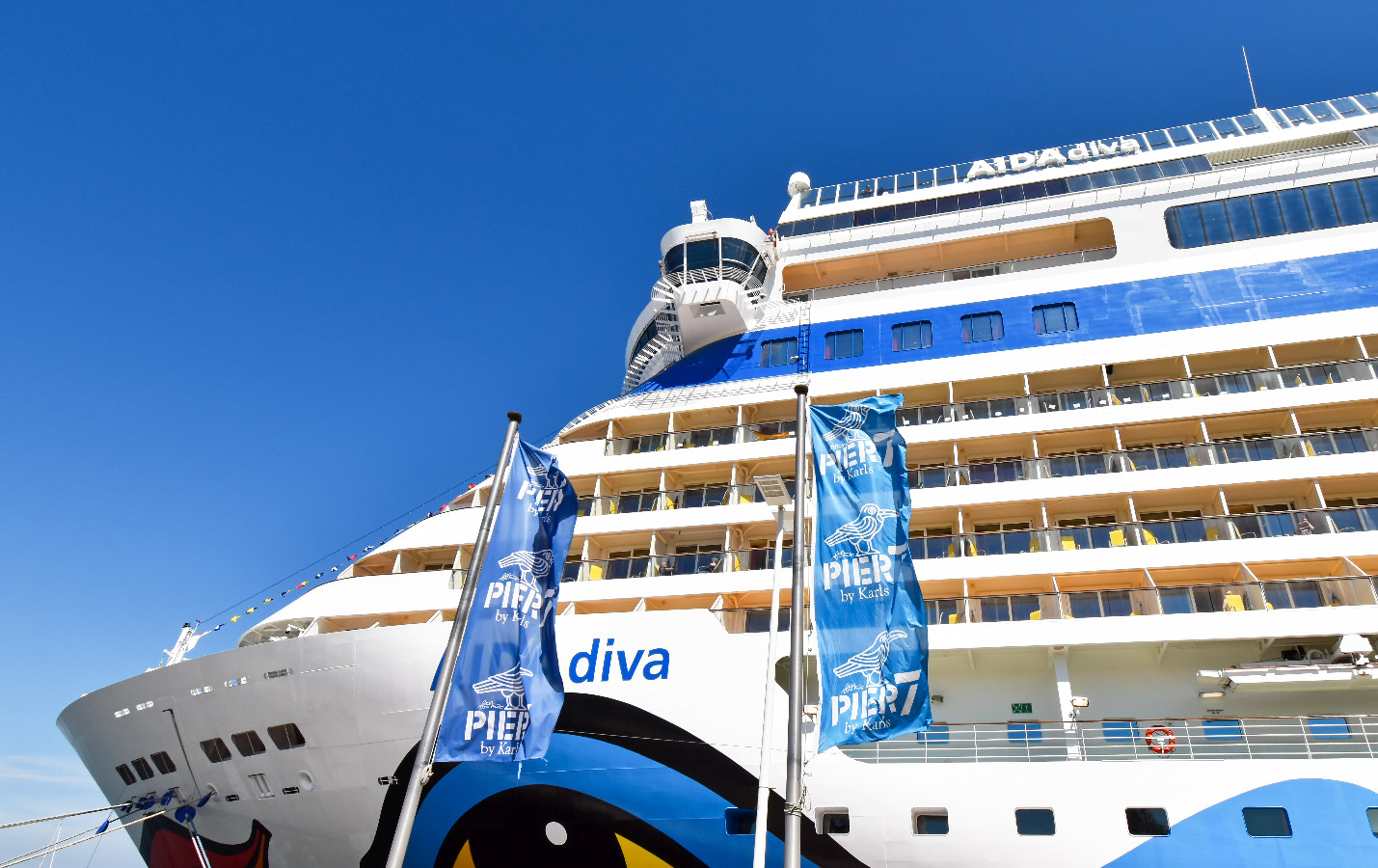 Kreuzfahrtschiff AIDAdiva von AIDA Cruises in Warnemünde