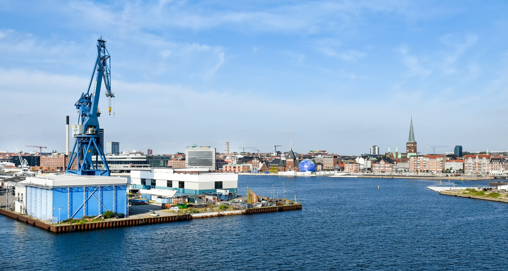 Stadtbild von Aarhus in Dänemark, fotografiert von Seeseite