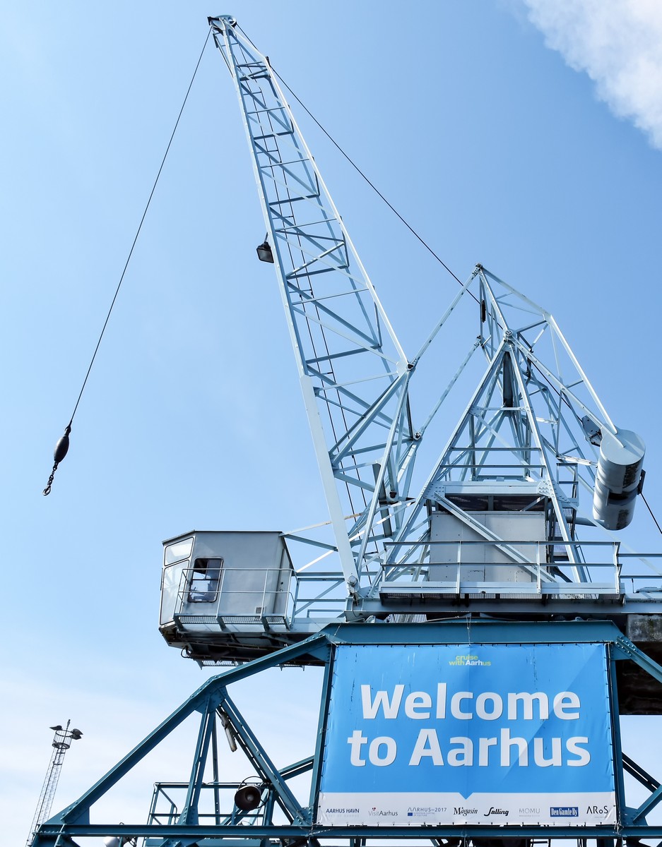 "Welcome to Aarhus" - alter Hafenkran in Aarhus in Dänemark