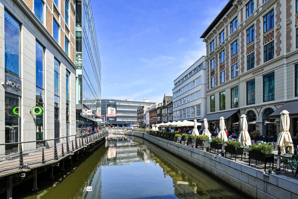 Aarhus (Dänemark) - Restaurants, Cafés und Geschäfte entlang des Flusses Å