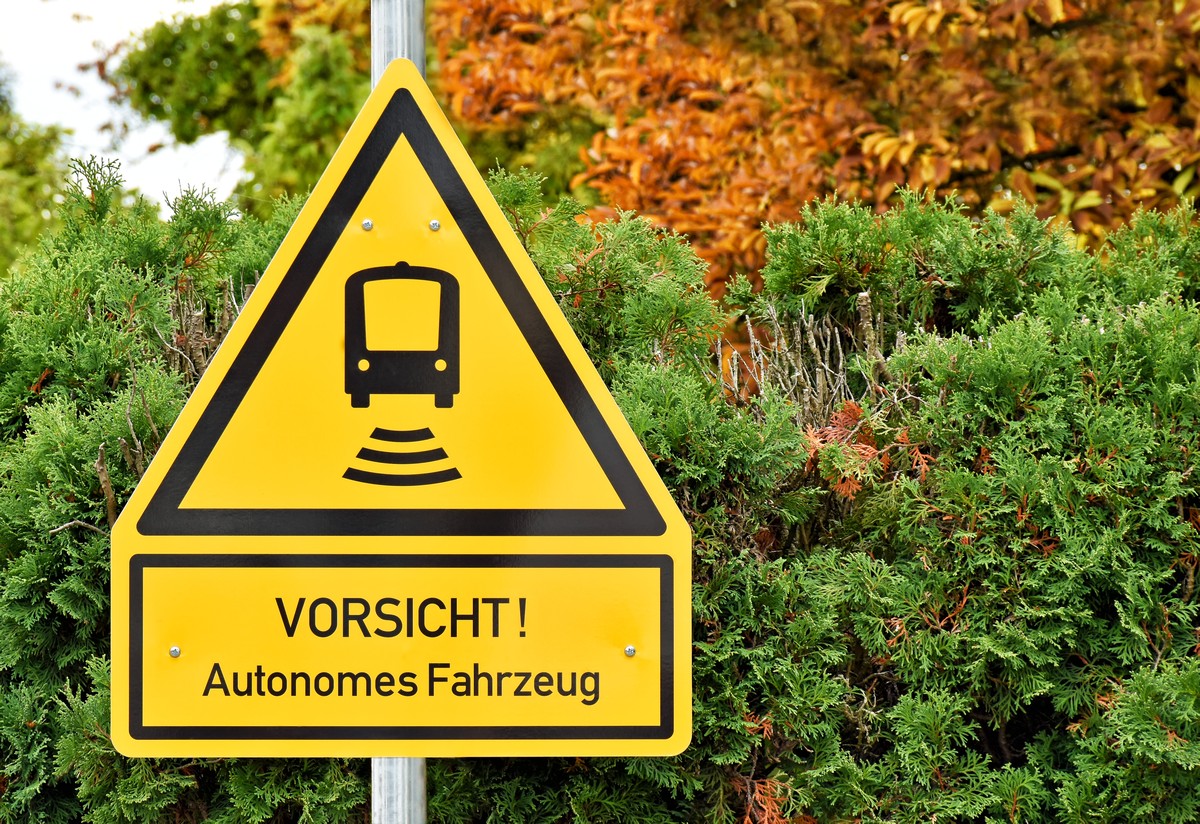 Bad Birnbach (Bayern) - Warnung vor autonomem Fahrzeug