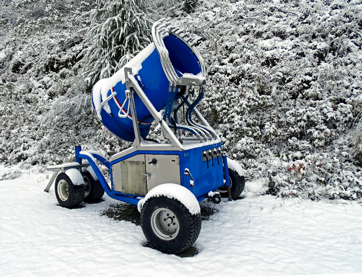 Schneekanone an der Mühlenkopfschanze in Willingen (Sauerland)