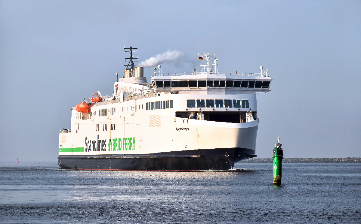 Hybrid-Fähre "Copenhagen" der Reederei Scandlines in Warnemünde