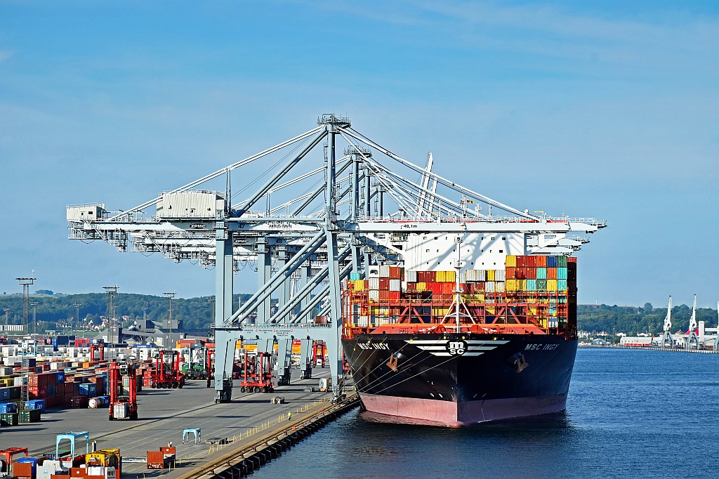 MSC INGY hat im Hafen von Aarhus (Dänemark)