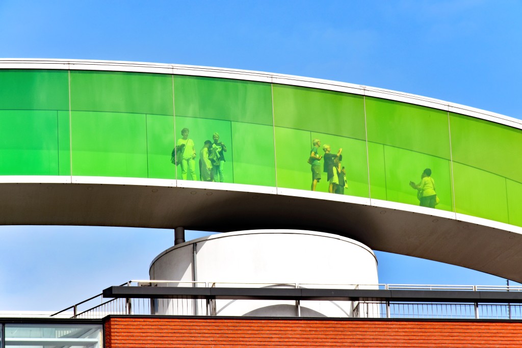 „Your rainbow panorama“ auf dem Dach des ARoS Aarhus Kunstmuseums (Dänemark)