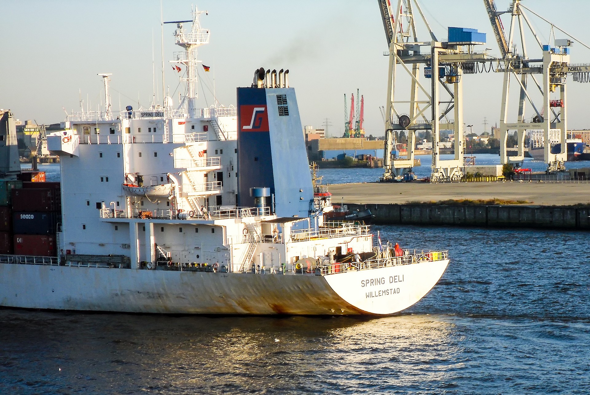 Containerschiff SPRING DELI (IMO: 8220424)