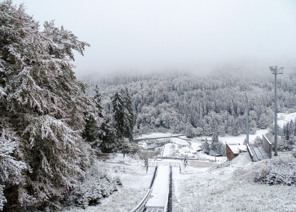 Anlauf und Schanzentisch der Mühlenkopfschanze in Willingen (Sauerland)