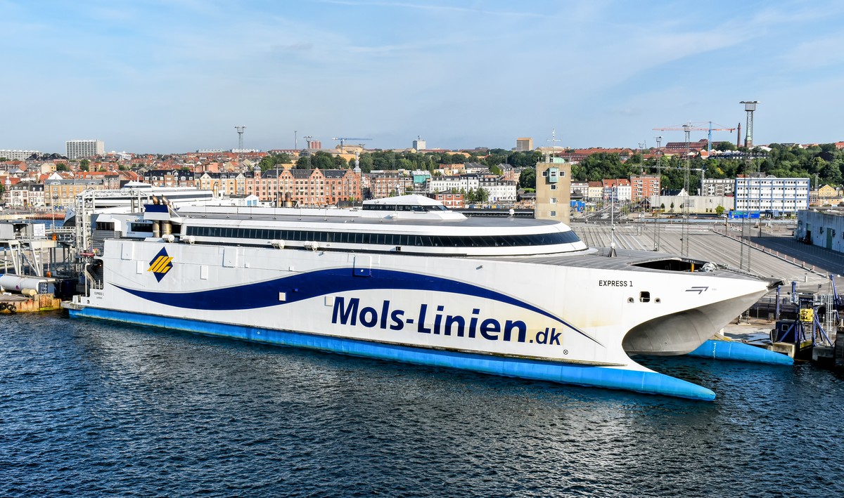 Fähre EXPRESS 1 von Molslinjen am Fährterminal in Aarhus (Dänemark)