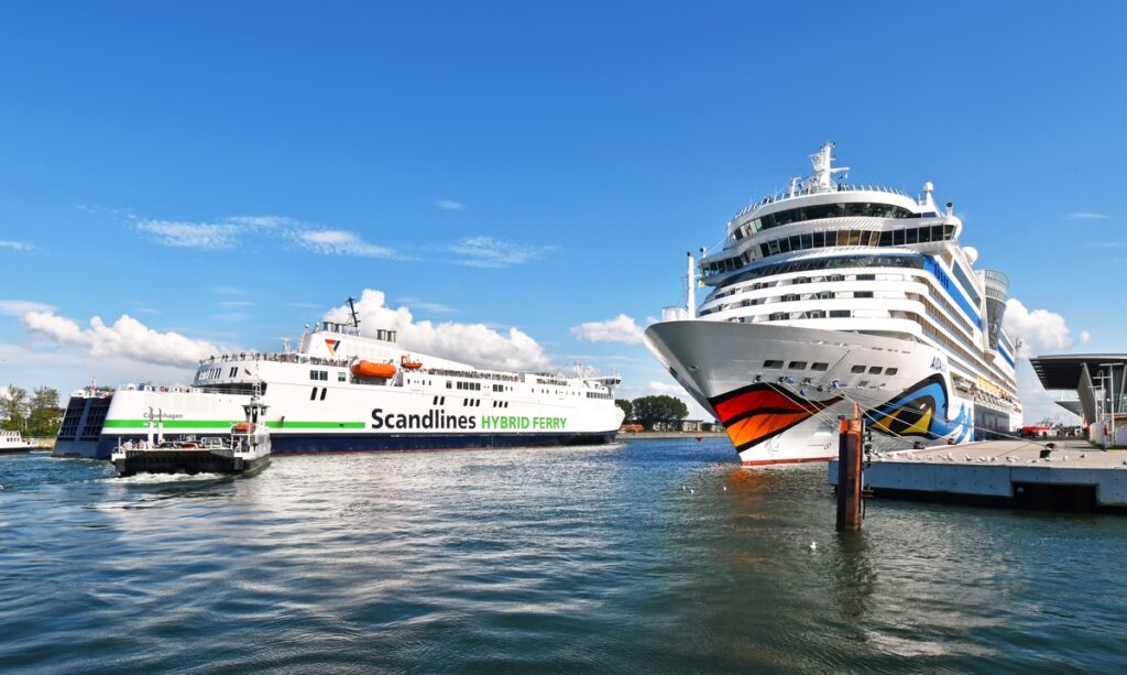 AIDAdiva von AIDA Cruises in Warnemünde