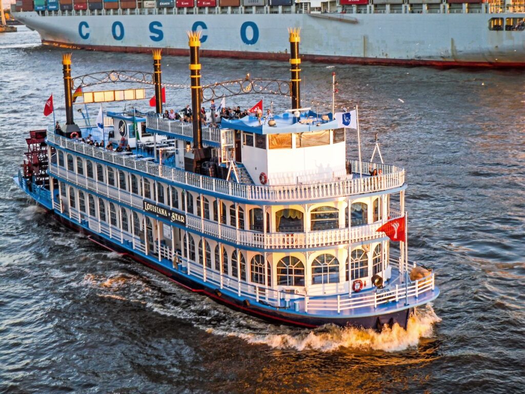 Passagierschiff LOUISIANA STAR im Hamburger Hafen