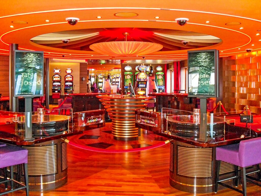 AIDAblu (AIDA Cruises) - Roulettetische im Casino (Deck 10)