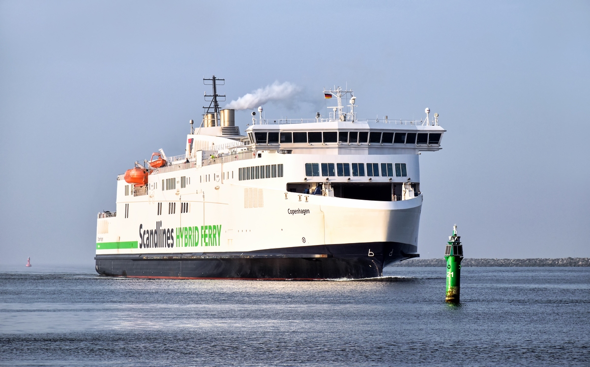 Hybrid-Fähre "Copenhagen" der Reederei Scandlines in Warnemünde