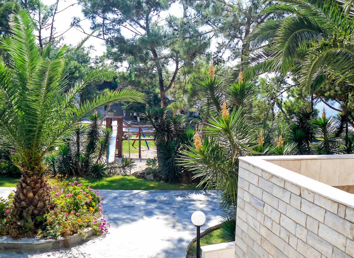 Hotel Kalithea Mare Palace (Rhodos) – Außenanlagen mit Kinderspielplatz