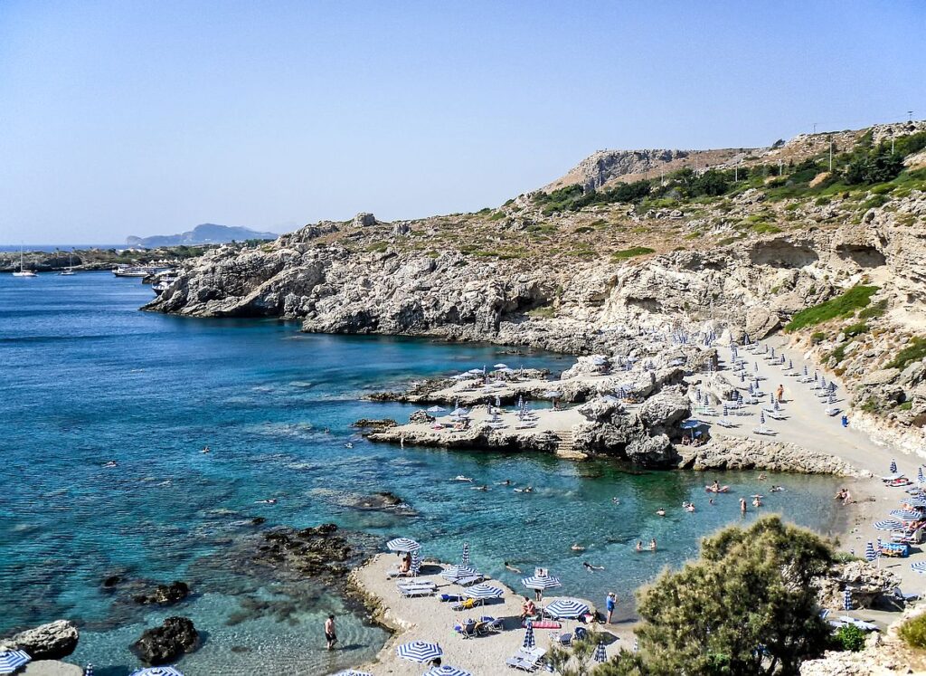 Hotel Kalithea Horizon Royal (Rhodos) - Meeresbucht mit Kiesstrand