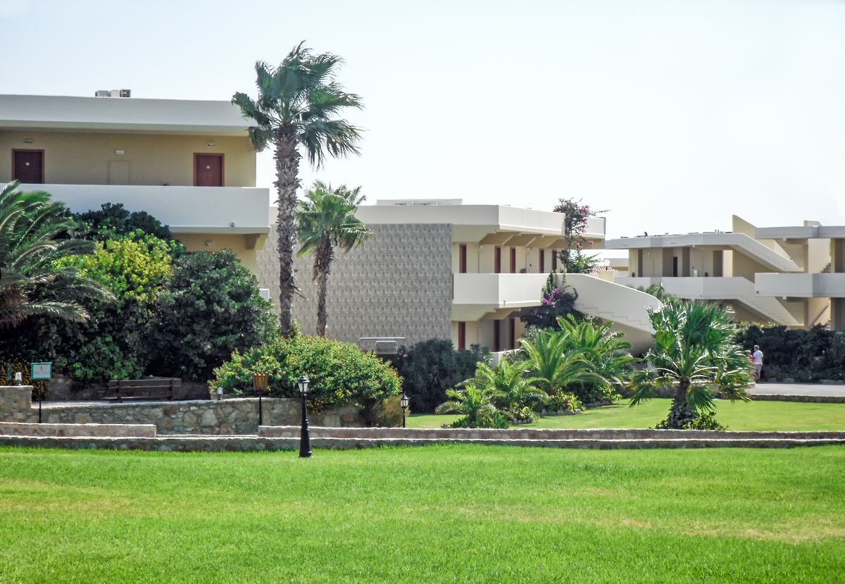 Hotel Kalithea Horizon Royal (Rhodos) - Hotelgebäude und Garten