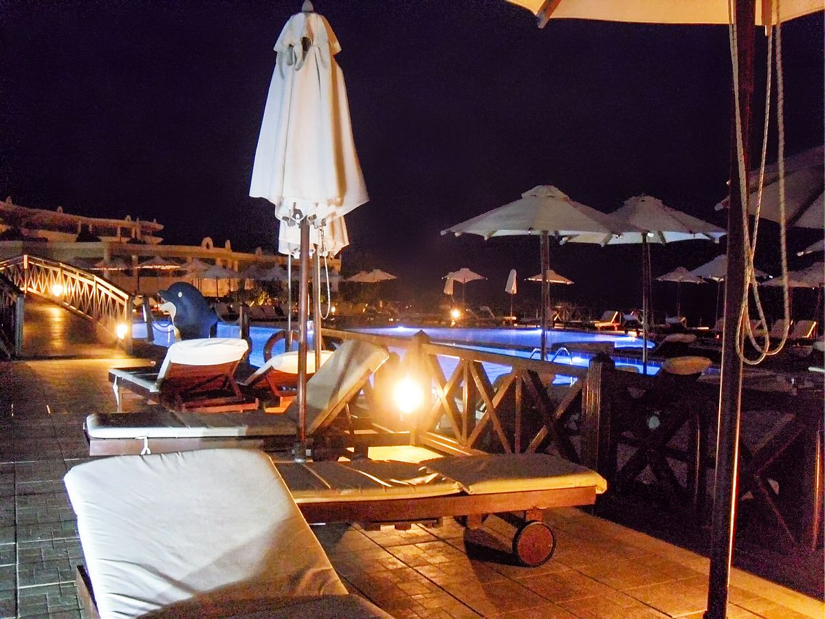 Hotel Kalithea Horizon Royal (Rhodos) - Pool bei Nacht