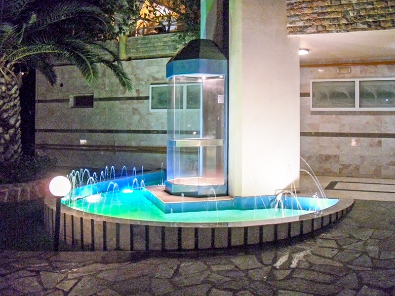 Hotel Kalithea Mare Palace (Rhodos) - Aufzug zum Restaurant "Thalassa"