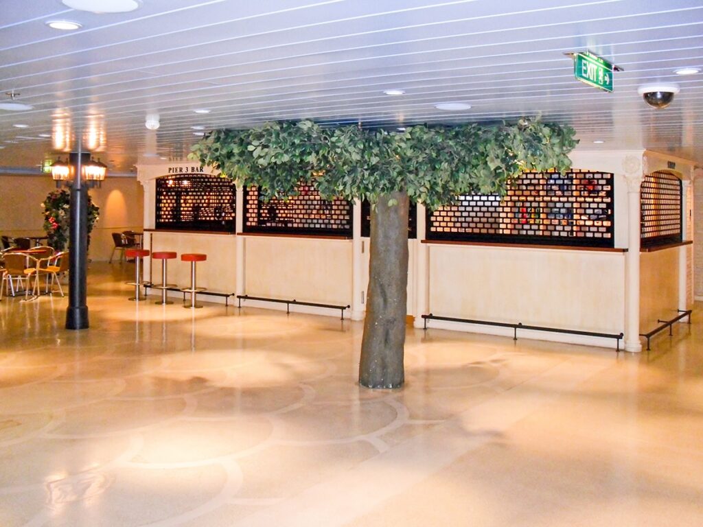 AIDAblu (AIDA Cruises) - Pier 3 Bar (Deck 3)