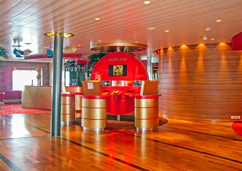 AIDAblu (AIDA Cruises) - Ausflug Counter (Deck 9)