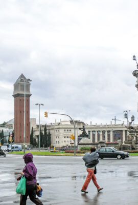 Barcelona (Katalonien / Spanien) - Plaza de España nach einem heftigen Regenschauer