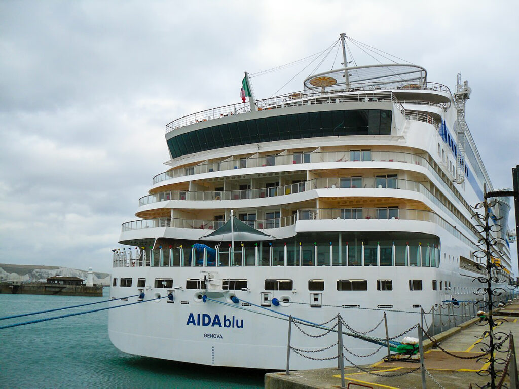 Außenansicht des Kreuzfahrtschiffes AIDAblu von AIDA Cruises