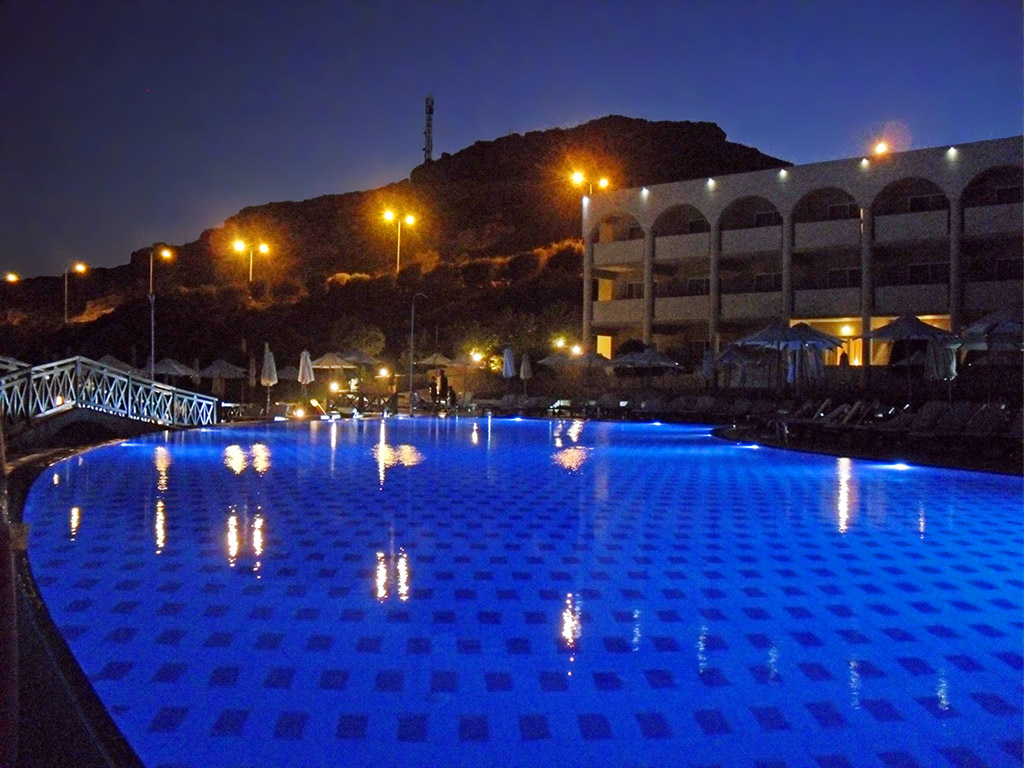 Hotel Kalithea Horizon Royal (Rhodos) - Pool bei Nacht