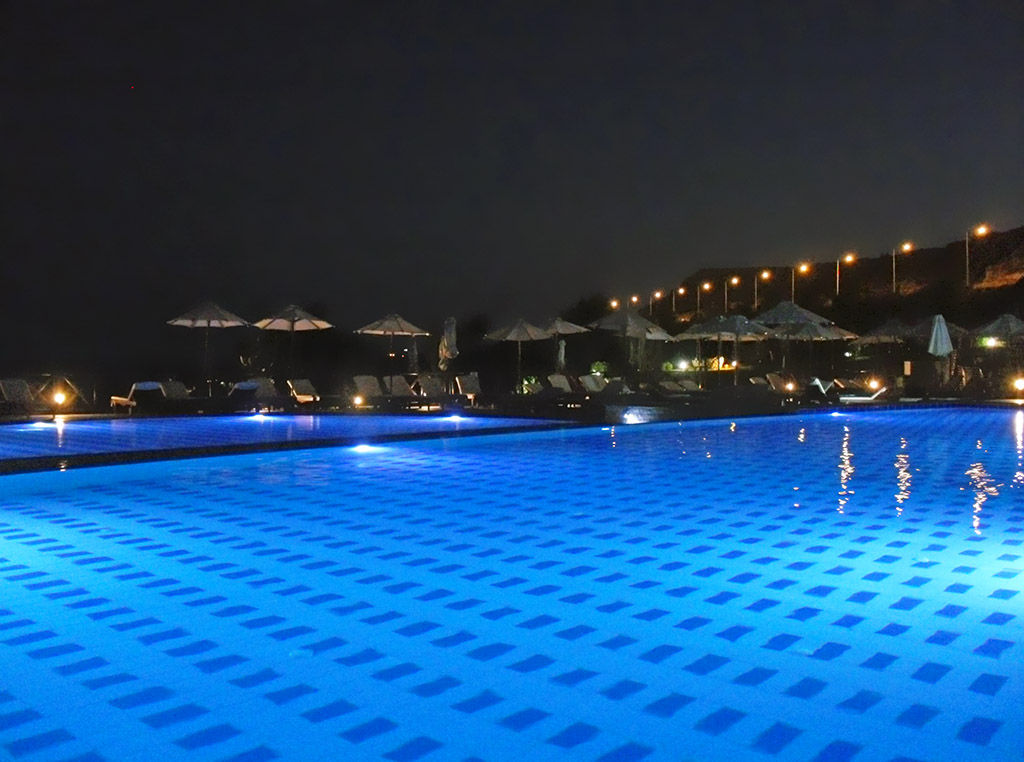 Hotel Kalithea Horizon Royal (Rhodos) - Pool bei Nacht