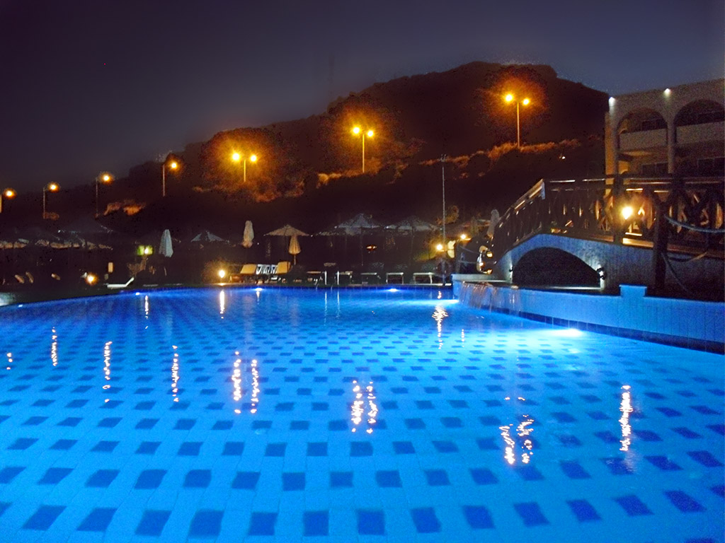 Hotel Kalithea Horizon Royal (Rhodos) - Pool bei Nacht