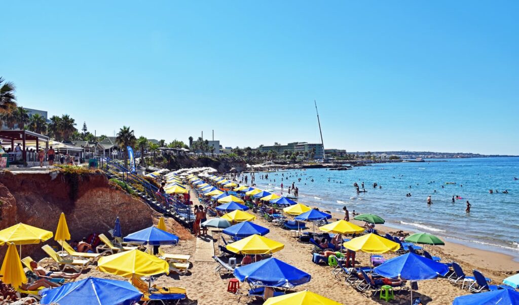 Strand von Limenas Hersonissos auf der Insel Kreta