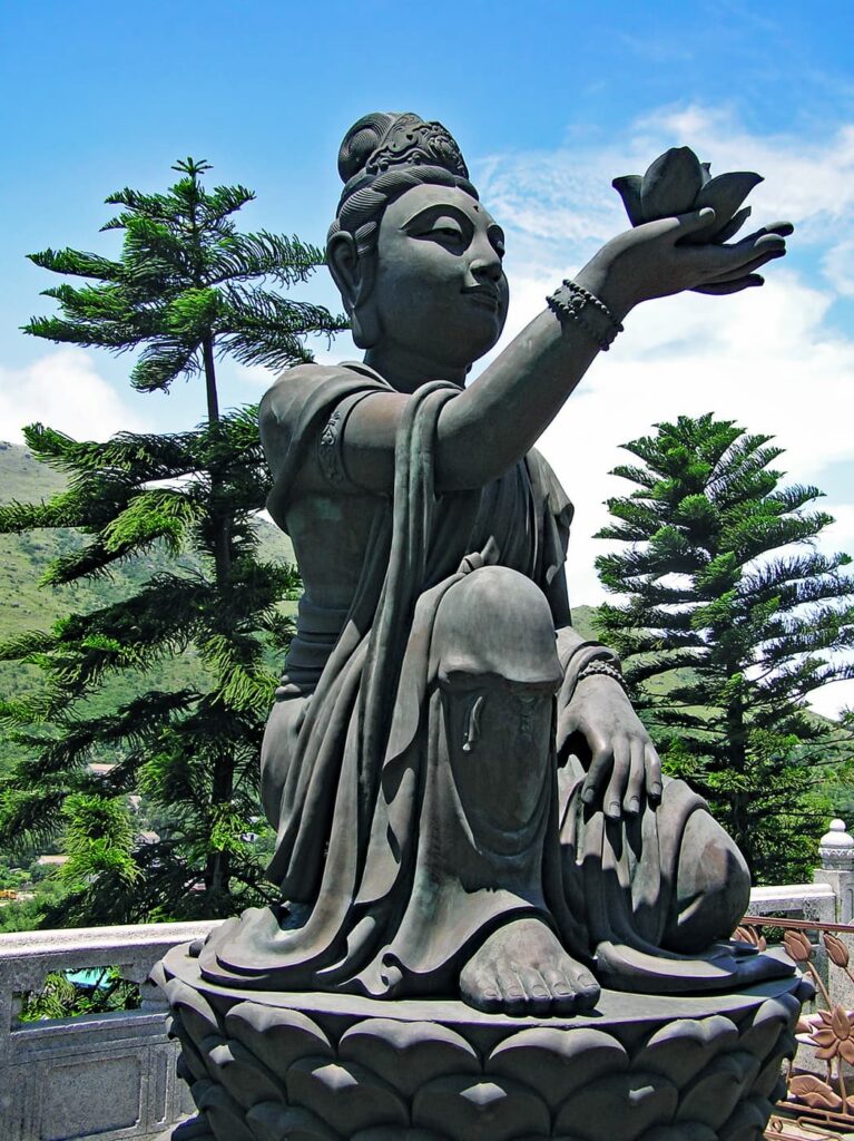 Bodhisattva-Statue am Tian Tan Buddha auf Lantau
